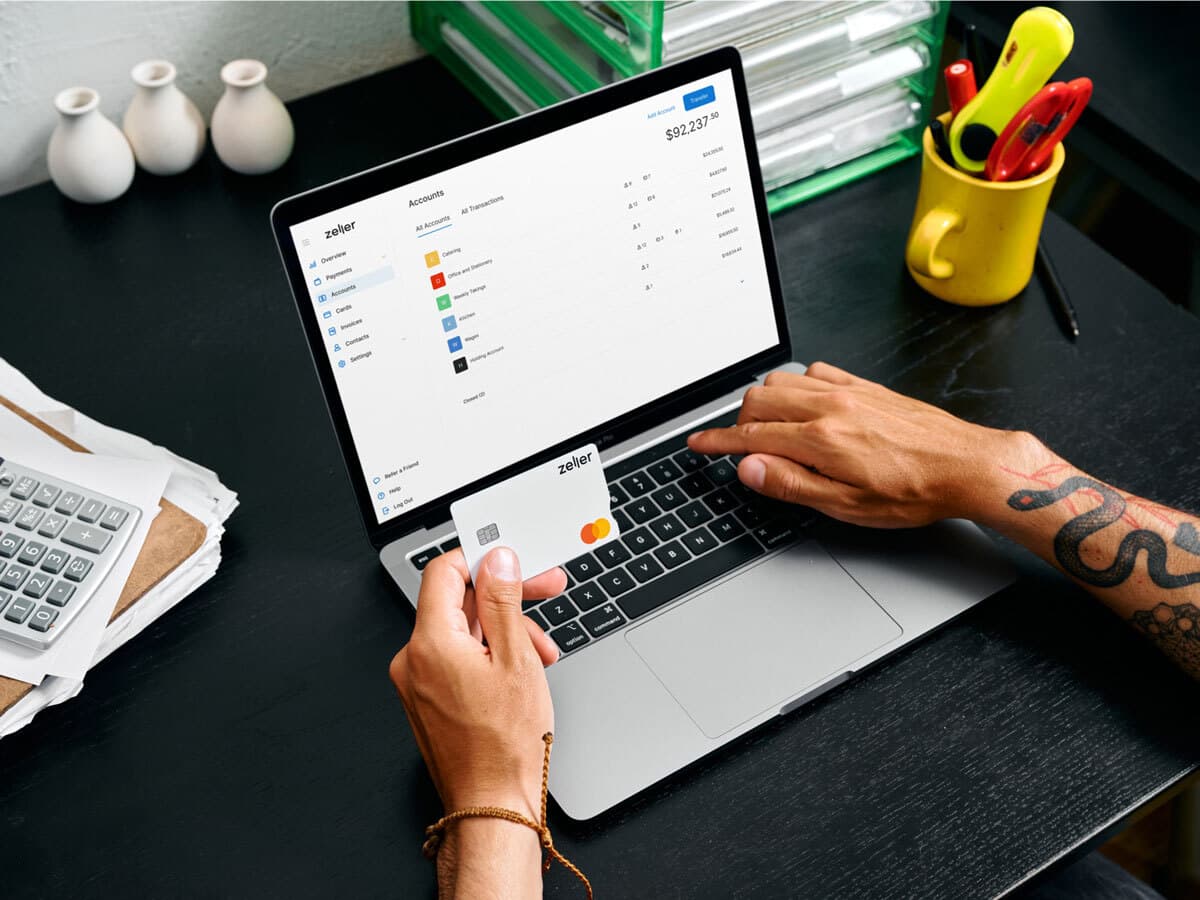 the best business bank account reporting tool on laptop by Zeller