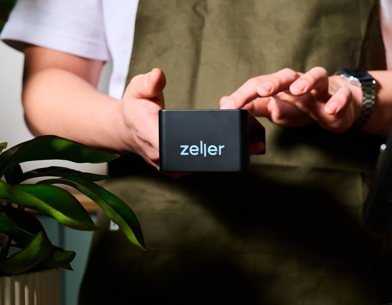 Zeller - Merchant with Terminal 2 in Black