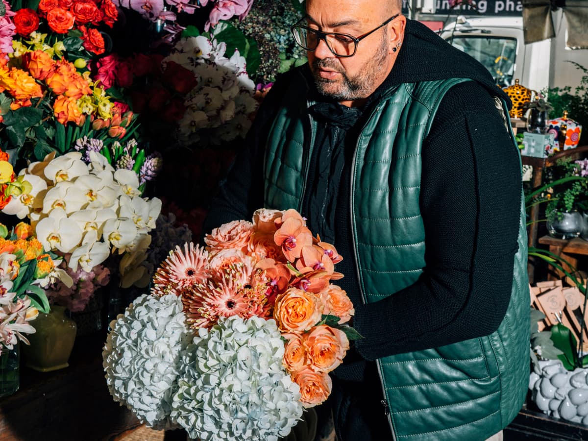 FC-2305-02217-Man-with-flowers-Mid-res
