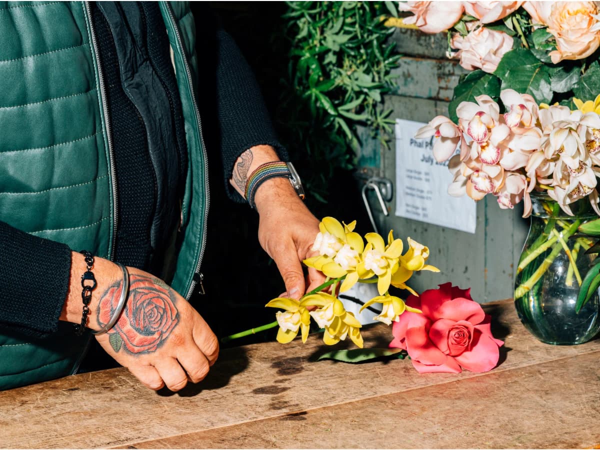 FC-2305-01987-Flowists-hands-Mid-res