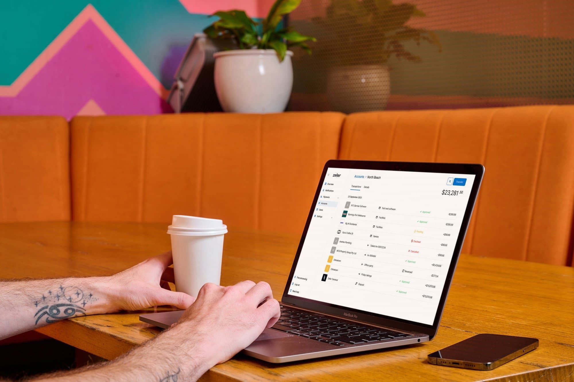 Zeller - Dashboard on Laptop, cafe
