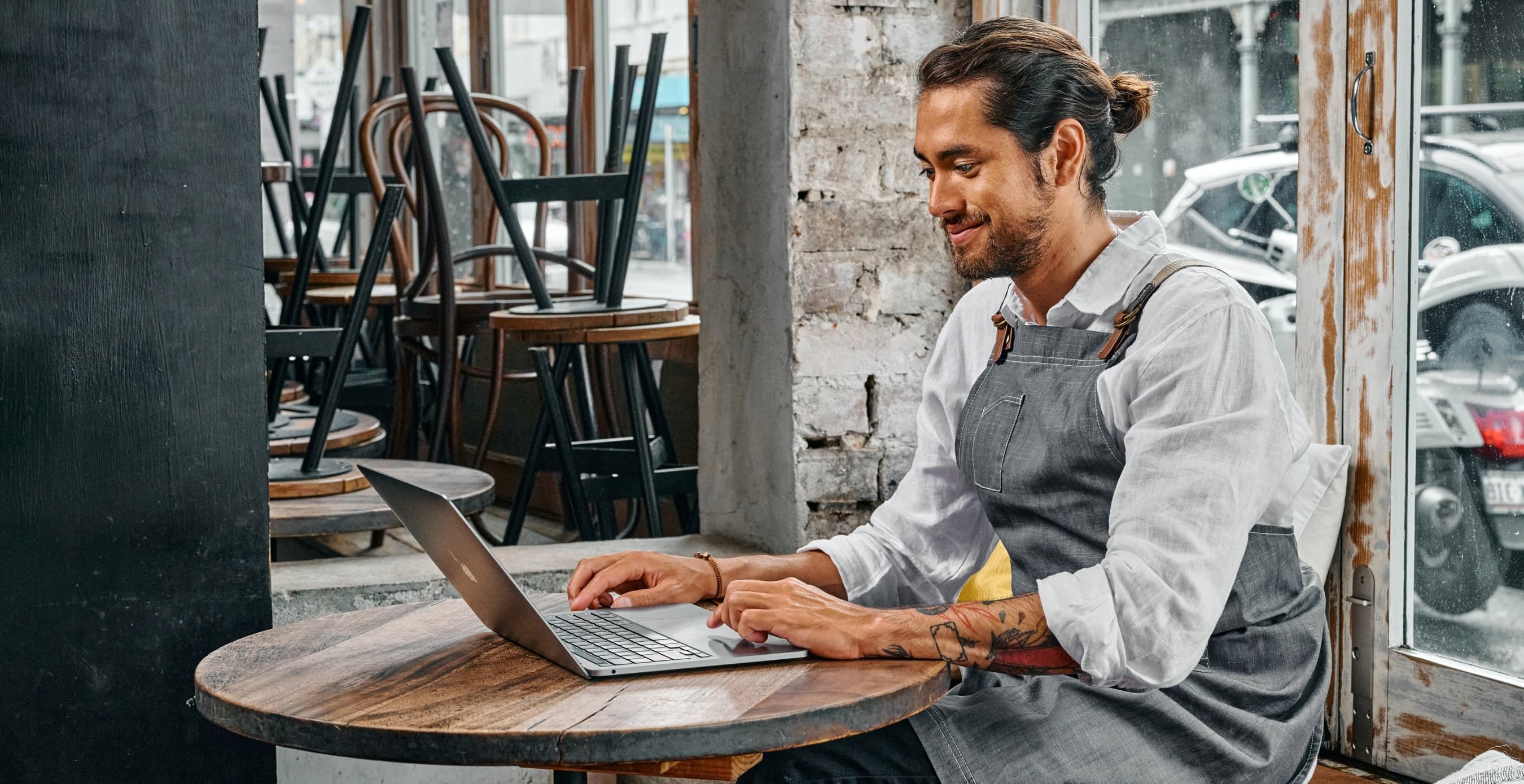 Zeller - Merchant and Laptop, restaurant tabletop